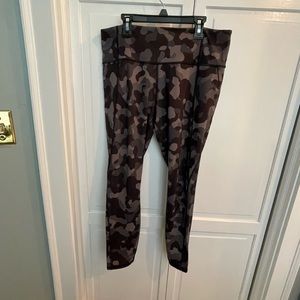 Athleta Lightening 7/8 Tight, size L